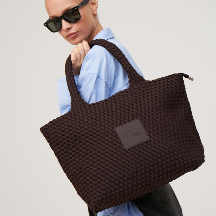 Borsa grande in neoprene 'CHILL VIBES' tinta unita - marrone scuro