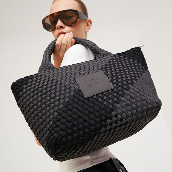 Borsa grande in neoprene 'SLOW LIVING' bicolore grigio e nero
