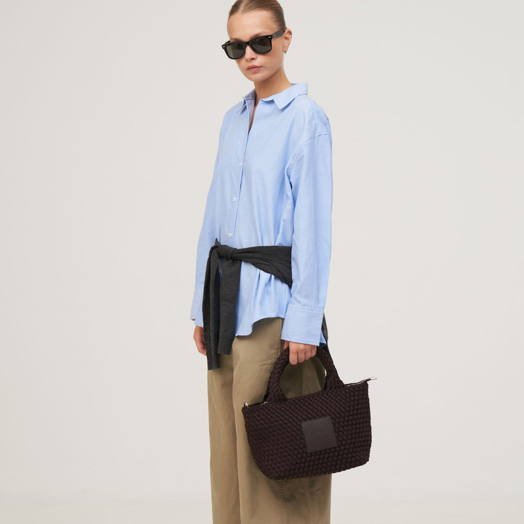 Borsa piccola in neoprene 'CHILL VIBES' tinta unita - marrone scuro
