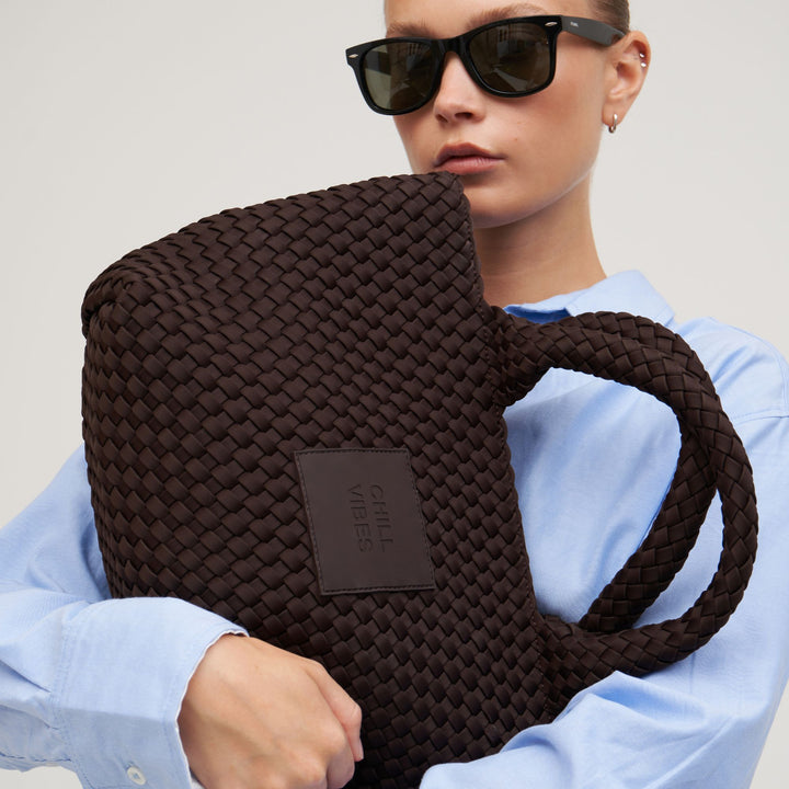 SAC MOYEN en néoprène 'CHILL VIBES' uni - marron foncé