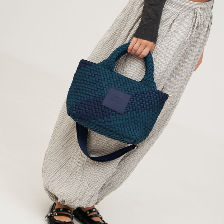 PETIT SAC en néoprène 'LIFE IS SIMPLE' bicolore vert bouteille et bleu marine