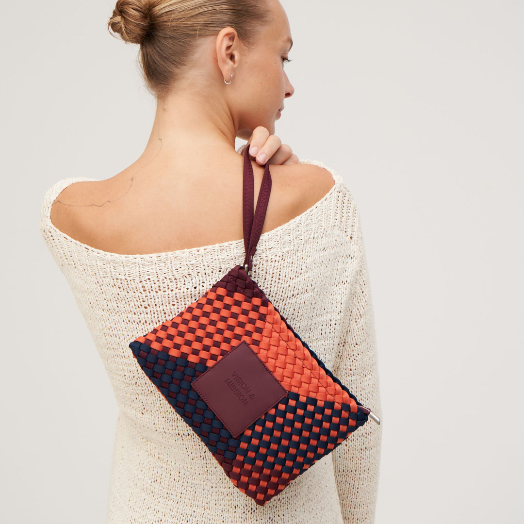 Pochette in neoprene 'VISION & MISSION' tono misto - blu navy & bordeaux & arancione