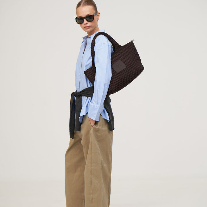 SAC MOYEN en néoprène 'CHILL VIBES' uni - marron foncé