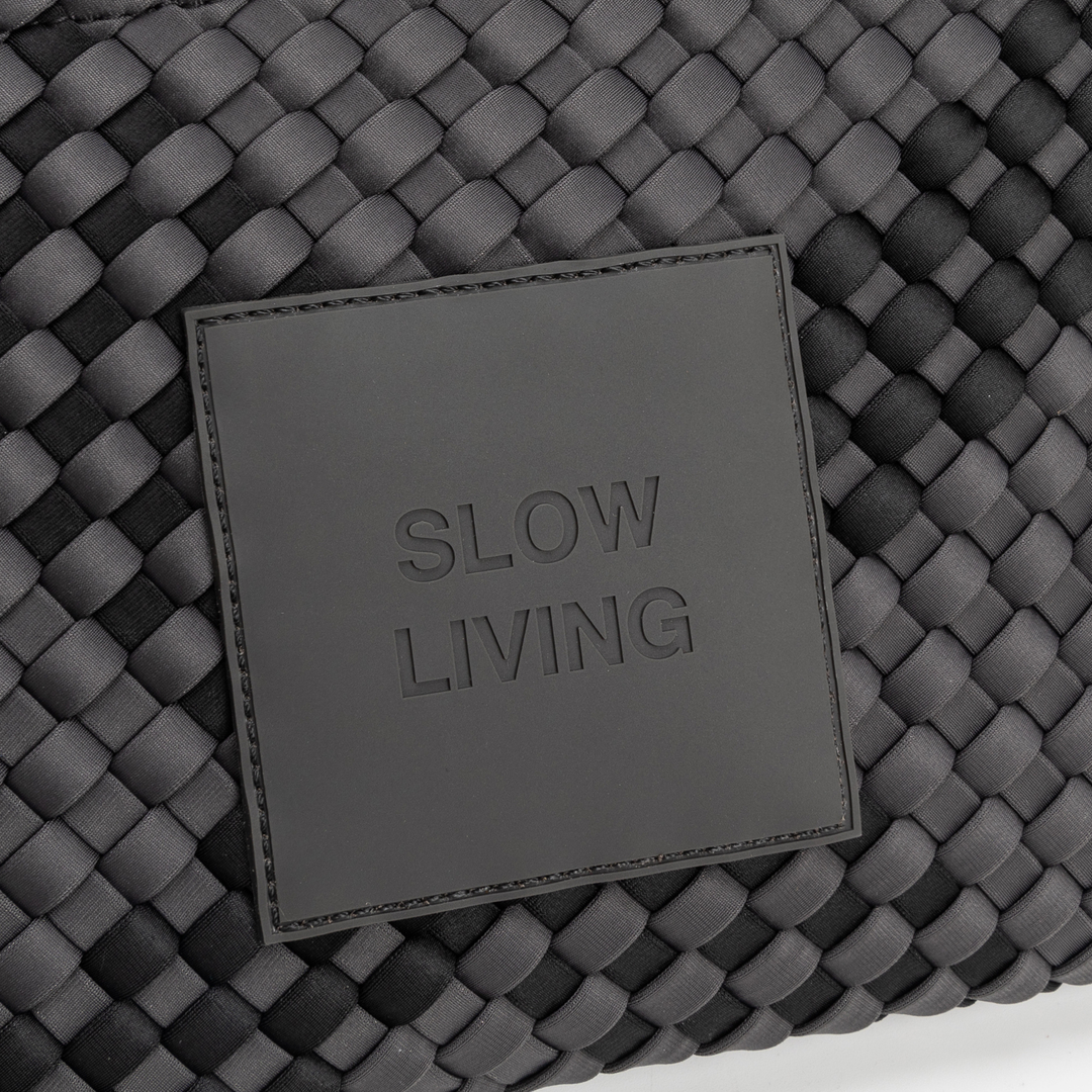 Pochette in neoprene 'SLOW LIVING' bicolore grigio e nero