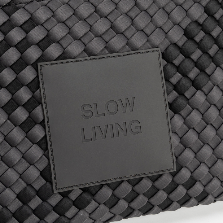 Pochette in neoprene 'SLOW LIVING' bicolore grigio e nero
