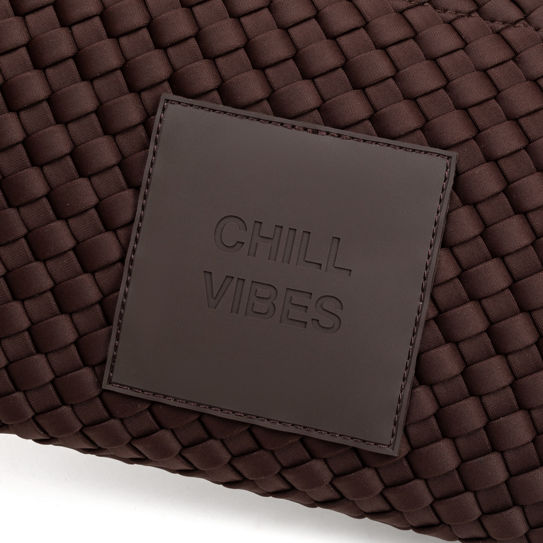Pochette in neoprene 'CHILL VIBES' tinta unita - marrone