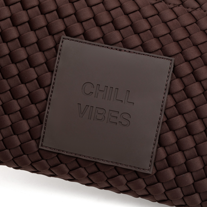 Pochette in neoprene 'CHILL VIBES' tinta unita - marrone
