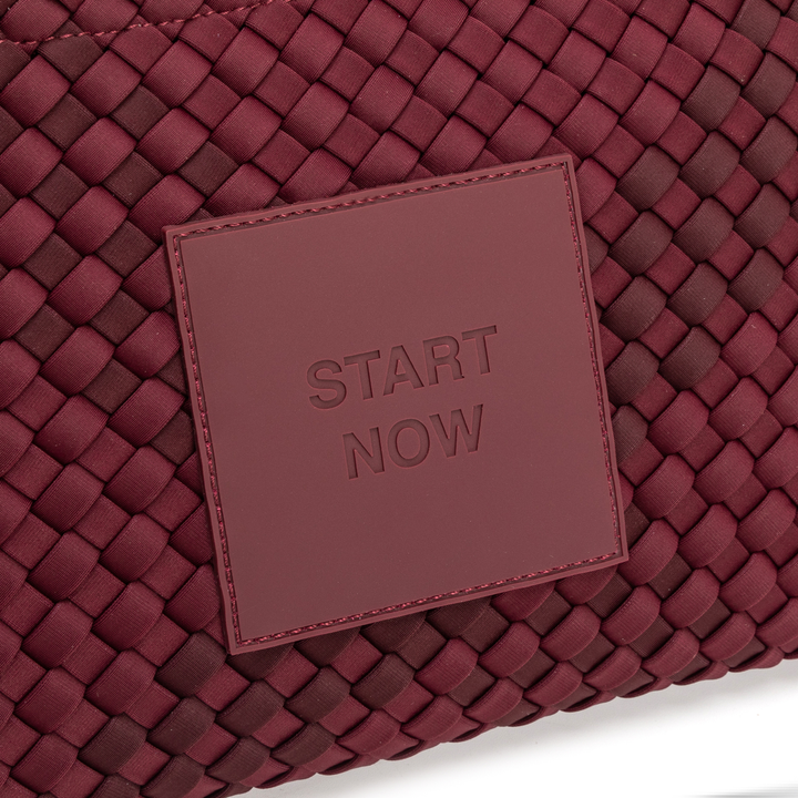 Pochette in neoprene 'START NOW' bicolore bordeaux e vino
