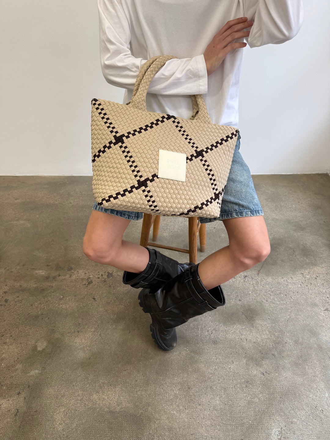 Neoprene LARGE BAG 'CHILL VIBES' two-tone beige and dark brown