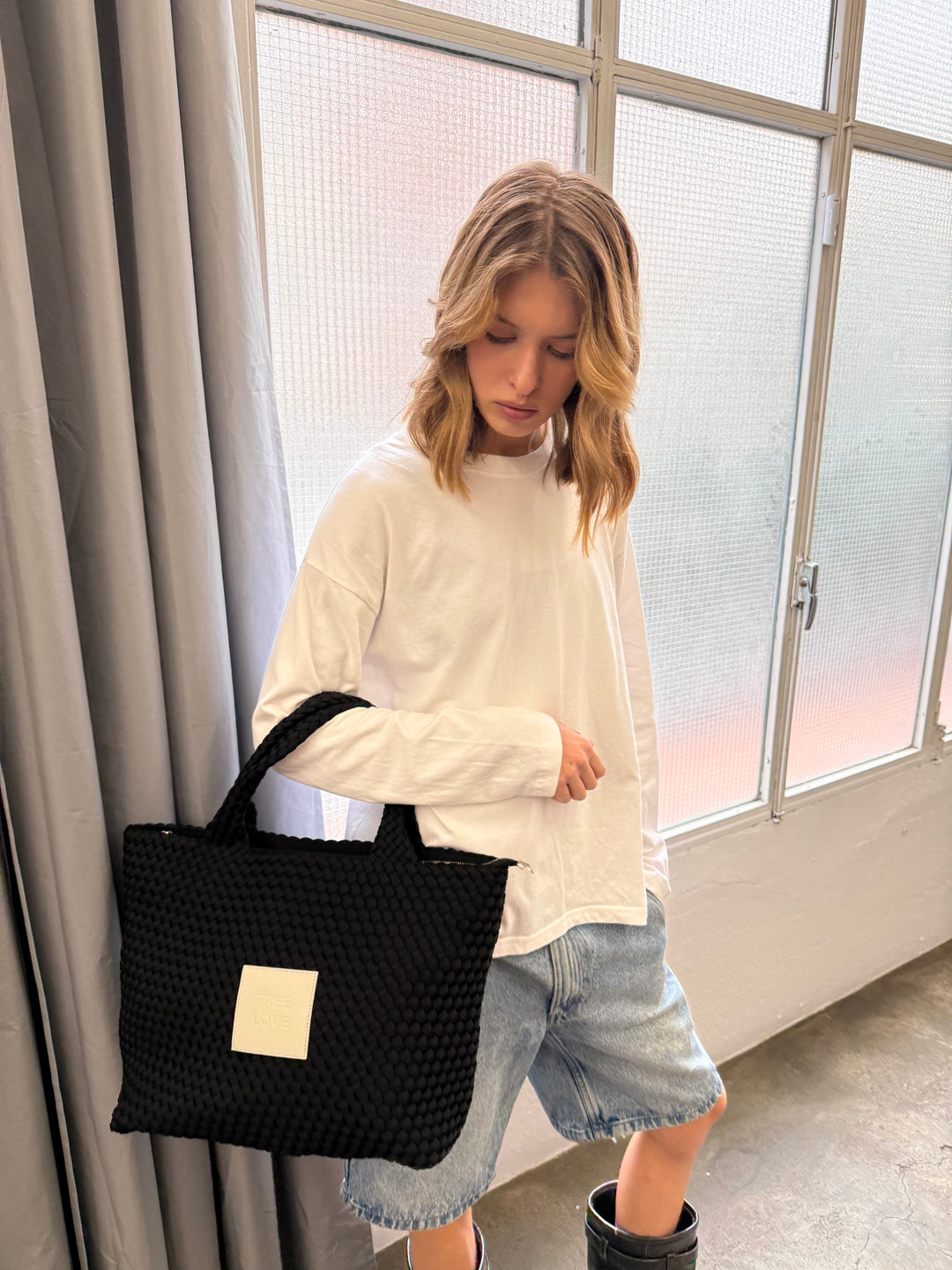 Neoprene LARGE BAG 'FREE LOVE' black