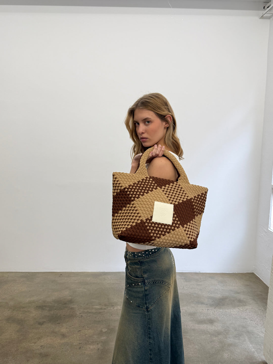 Neoprene MEDIUM BAG 'RISE UP' two-tone brown and beige