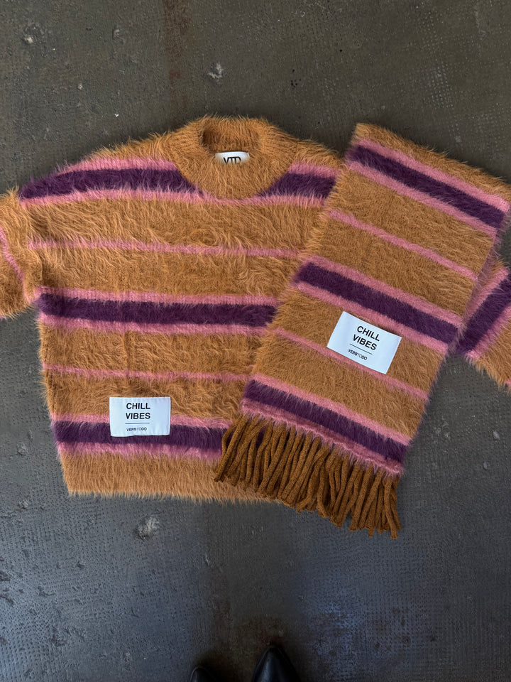 MAGLIA A RIGHE BOXY 'CHILL VIBES' mocca e viola