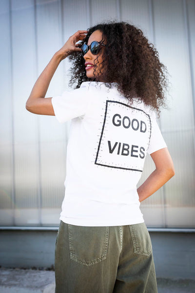 Camiseta Good Vibes blanca